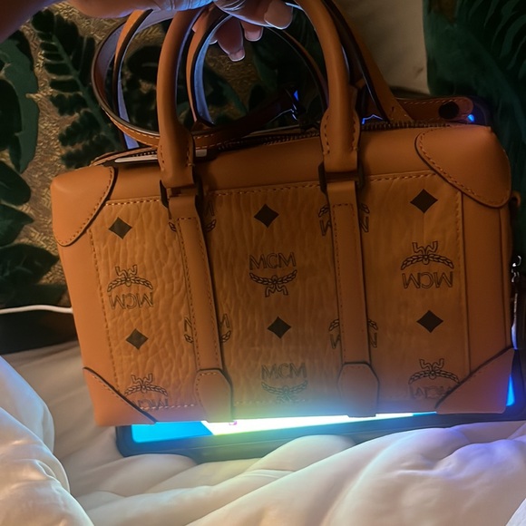 Berlin, Crossbody, MCM tote bag small. New with tag. - Picture 10 of 10